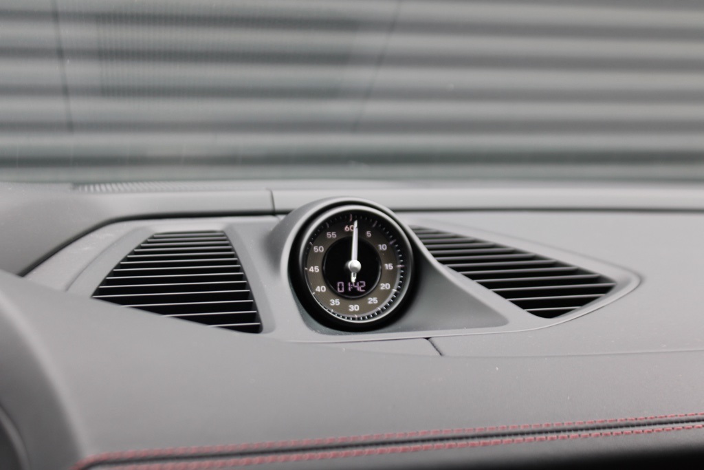 2025 Porsche Macan Electric Turbo photo 23