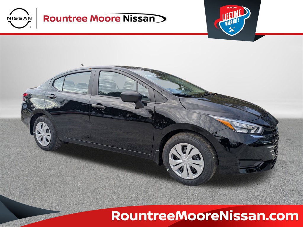 2025 Nissan Versa S's photo