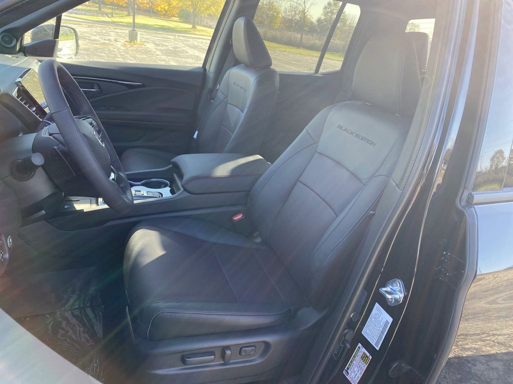 2026 Honda Ridgeline Black Edition photo 4