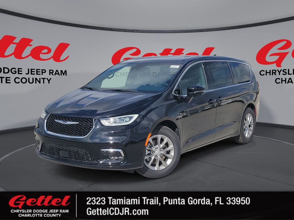 2026 Chrysler Pacifica Limited's photo