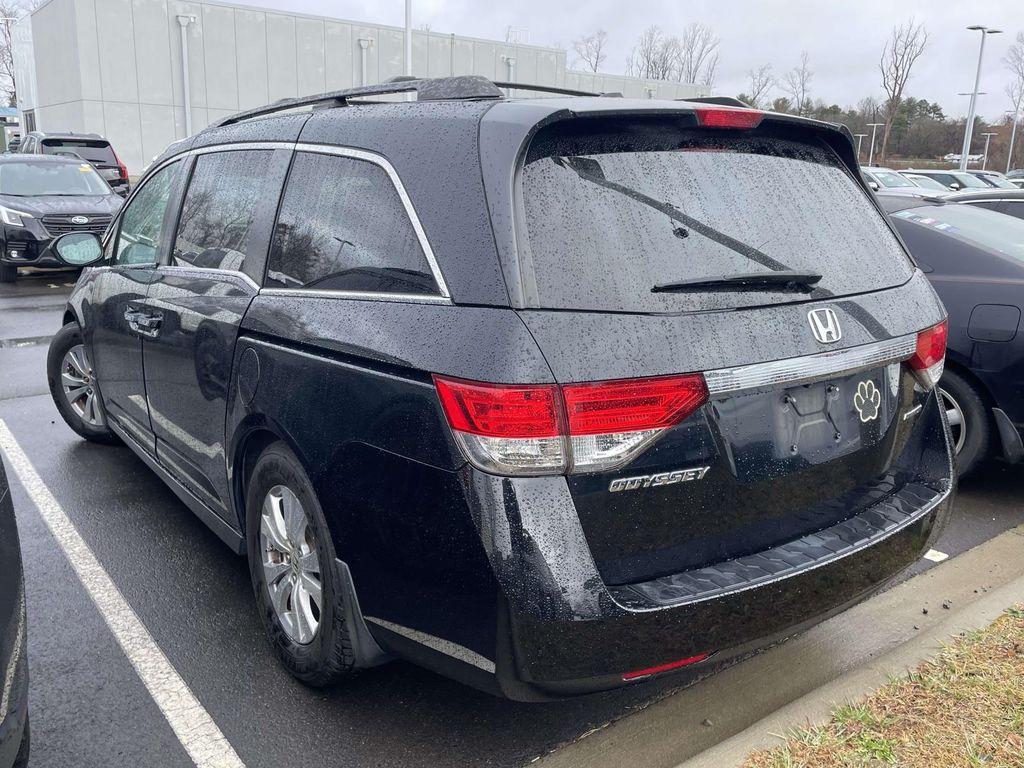 2016 Honda Odyssey SE photo 3