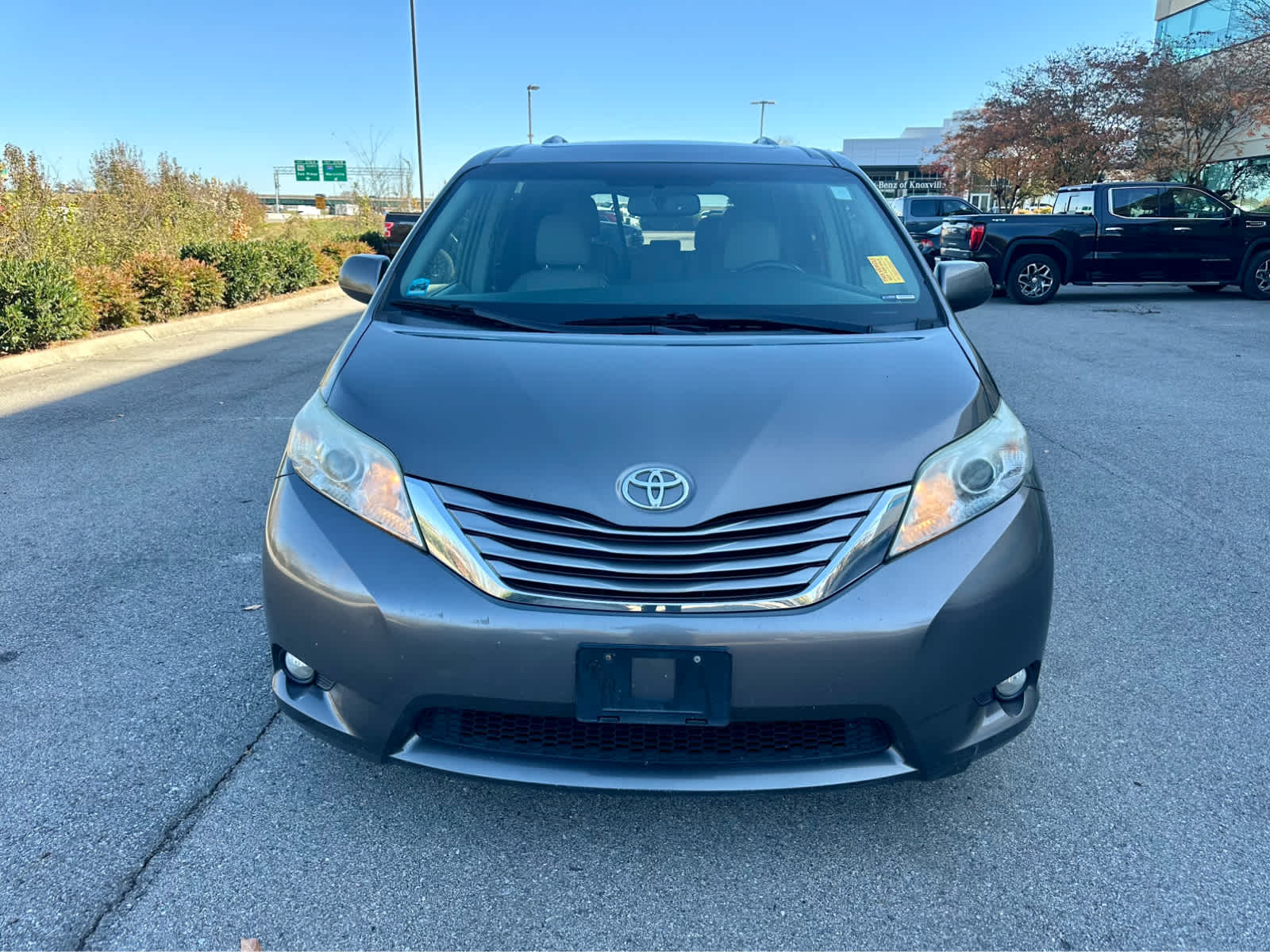 2016 Toyota Sienna XLE Premium photo 2