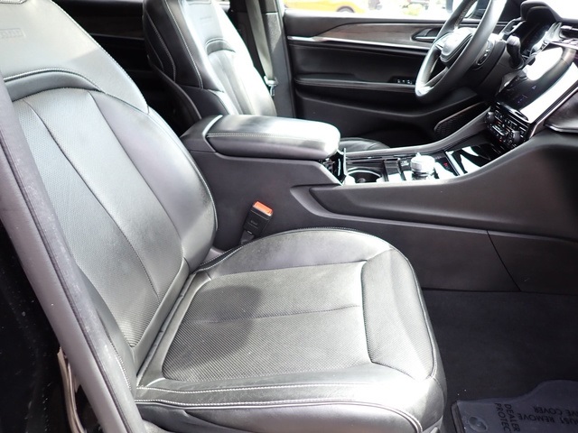 2023 Jeep Grand Cherokee Overland photo 10