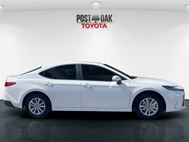 2025 Toyota Camry LE photo 9