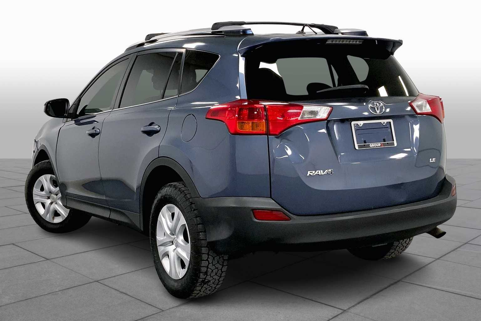2013 Toyota RAV4 LE photo 9