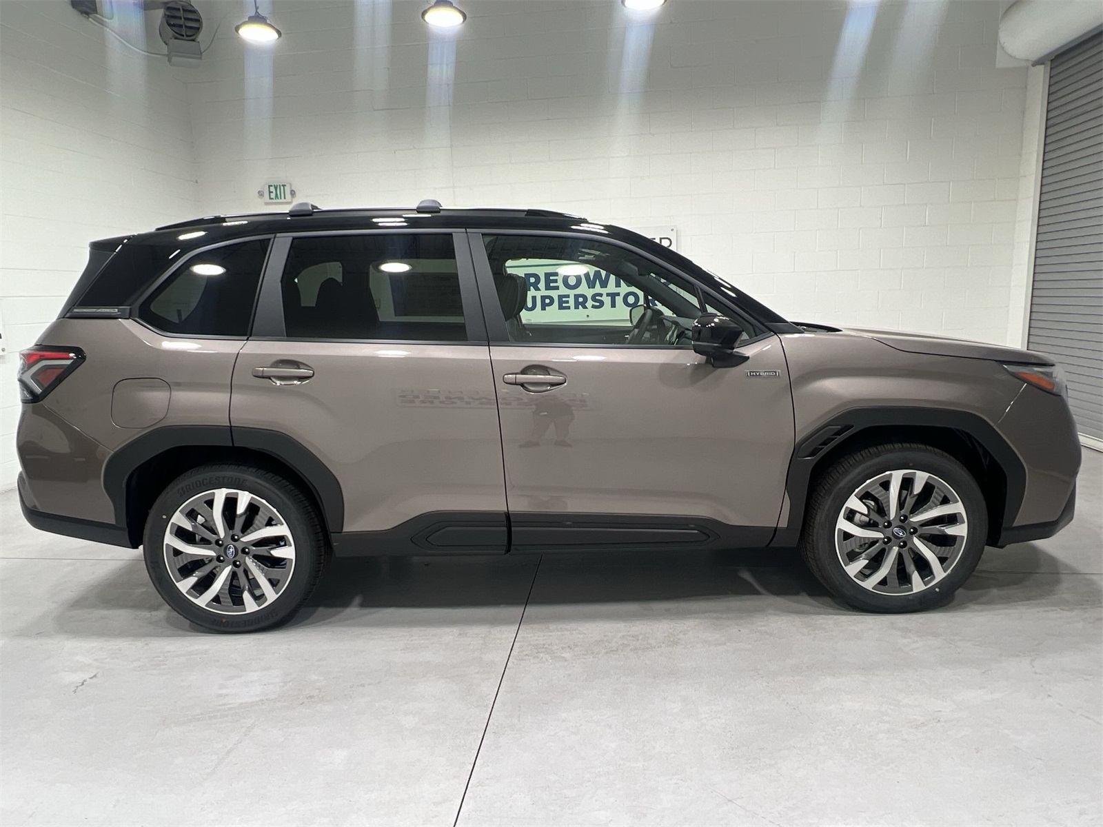 2025 Subaru Forester Touring photo 9