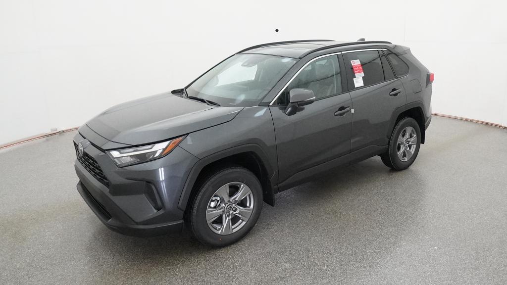 2025 Toyota RAV4 XLE's photo