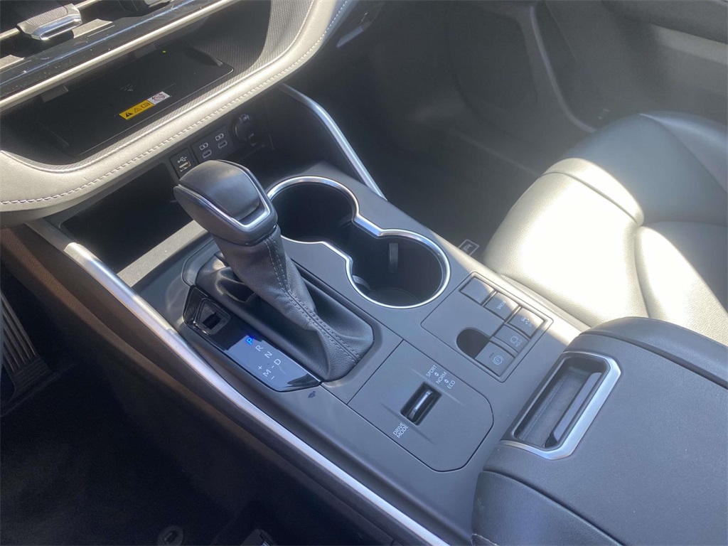 2023 Toyota Highlander XLE photo 16