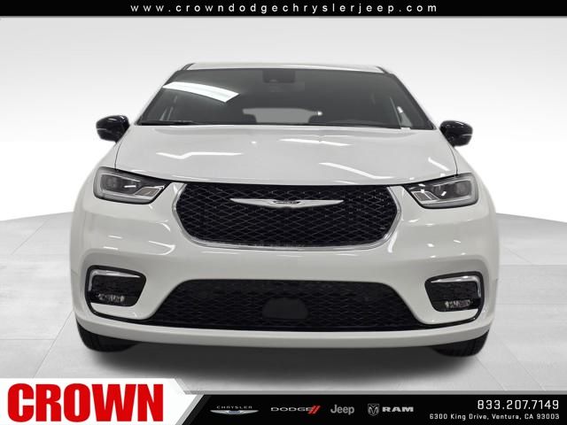 2025 Chrysler Pacifica photo 3