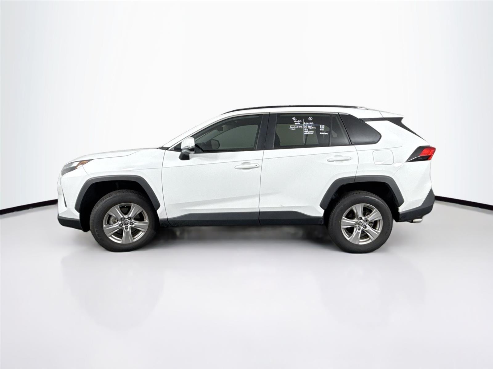 2022 Toyota RAV4 XLE photo 8
