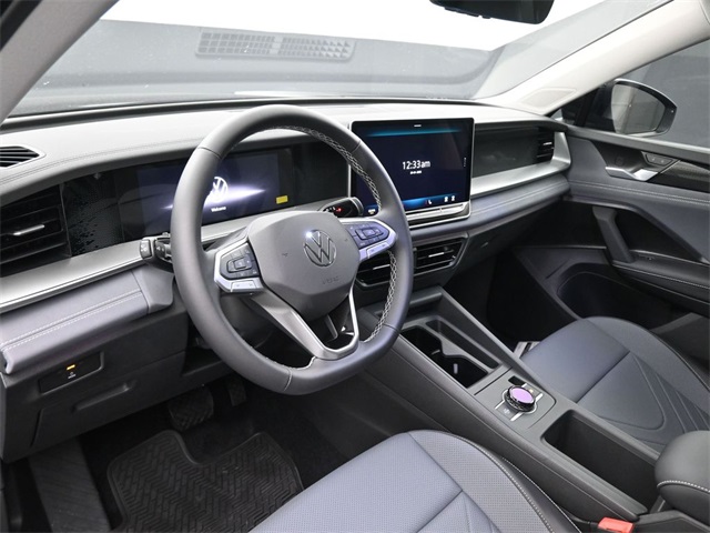 2025 Volkswagen Tiguan SE photo 32