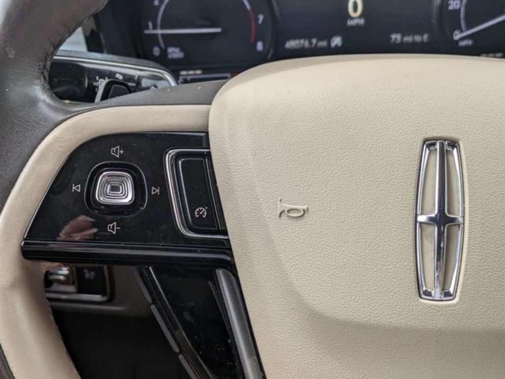 2021 Lincoln Corsair Standard photo 12
