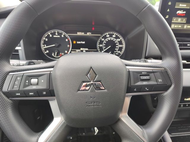 2025 Mitsubishi Outlander ES photo 13