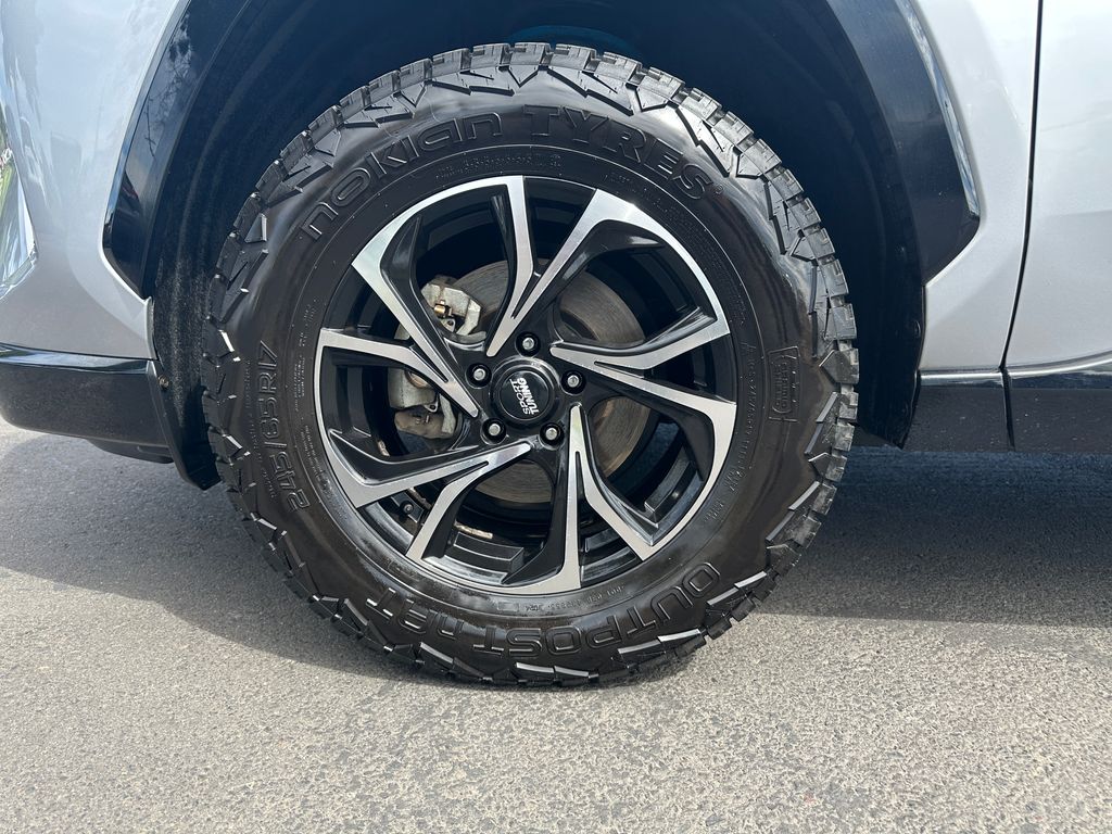 2020 Toyota RAV4 Hybrid XSE photo 12