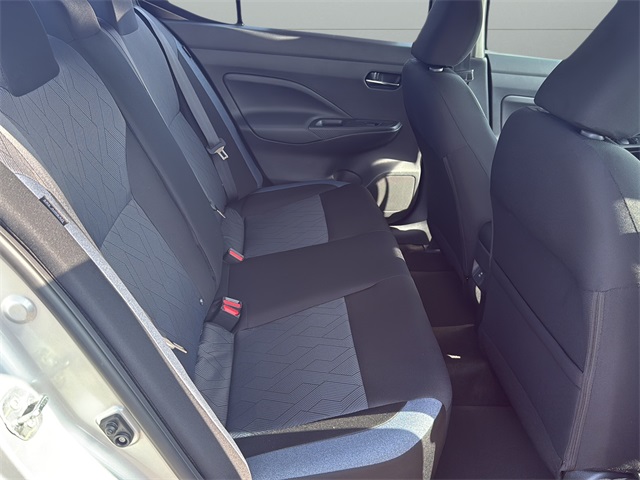 2025 Nissan Versa 1.6 SV photo 11