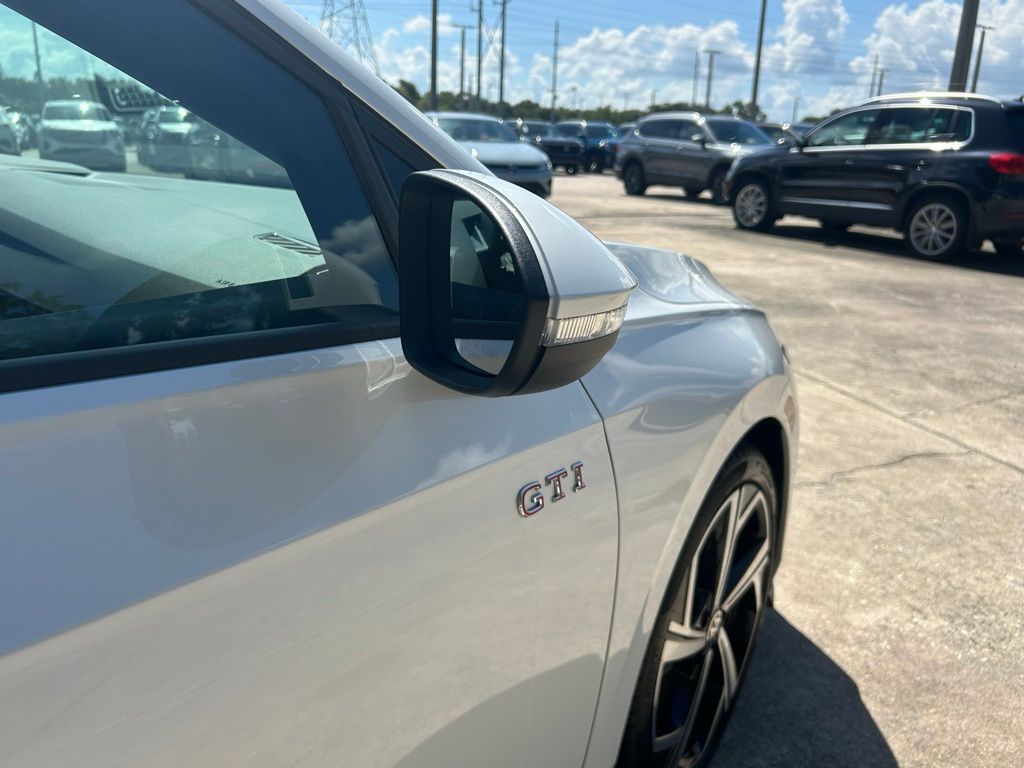 2025 Volkswagen Golf GTI SE photo 27