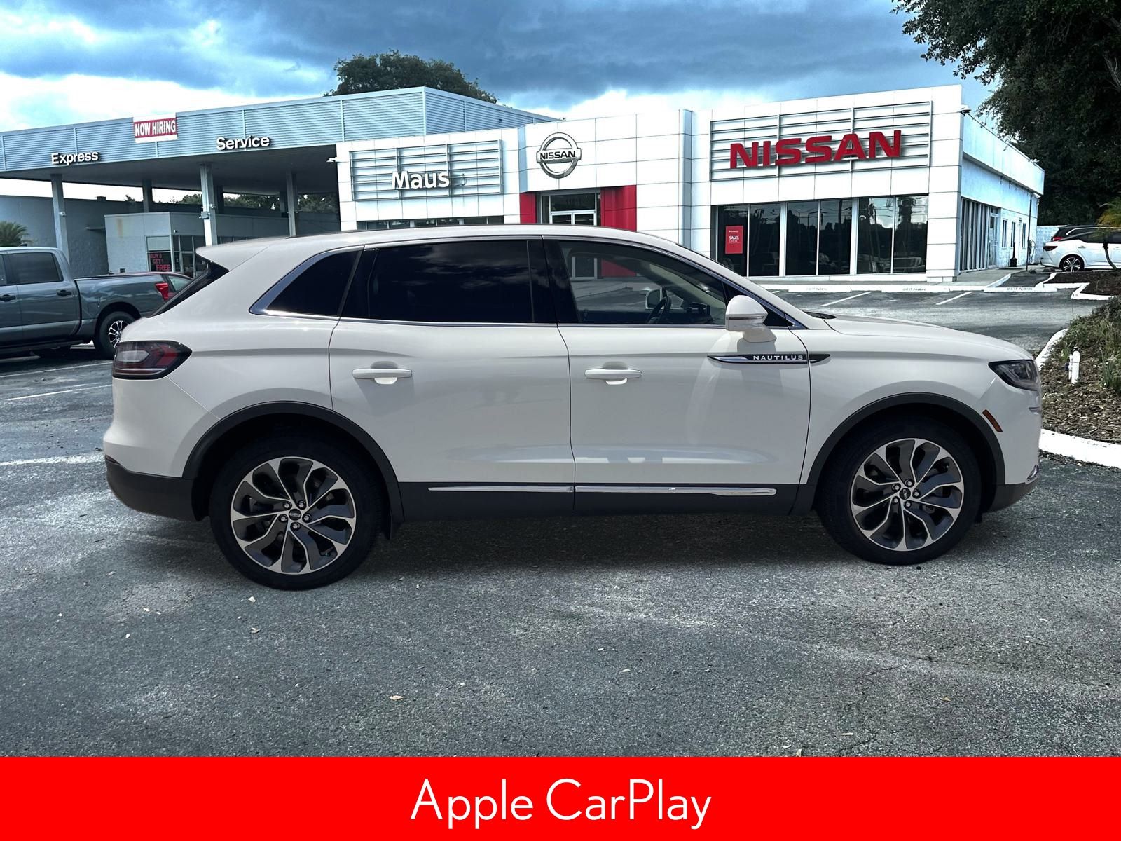 2022 Lincoln Nautilus Reserve photo 2