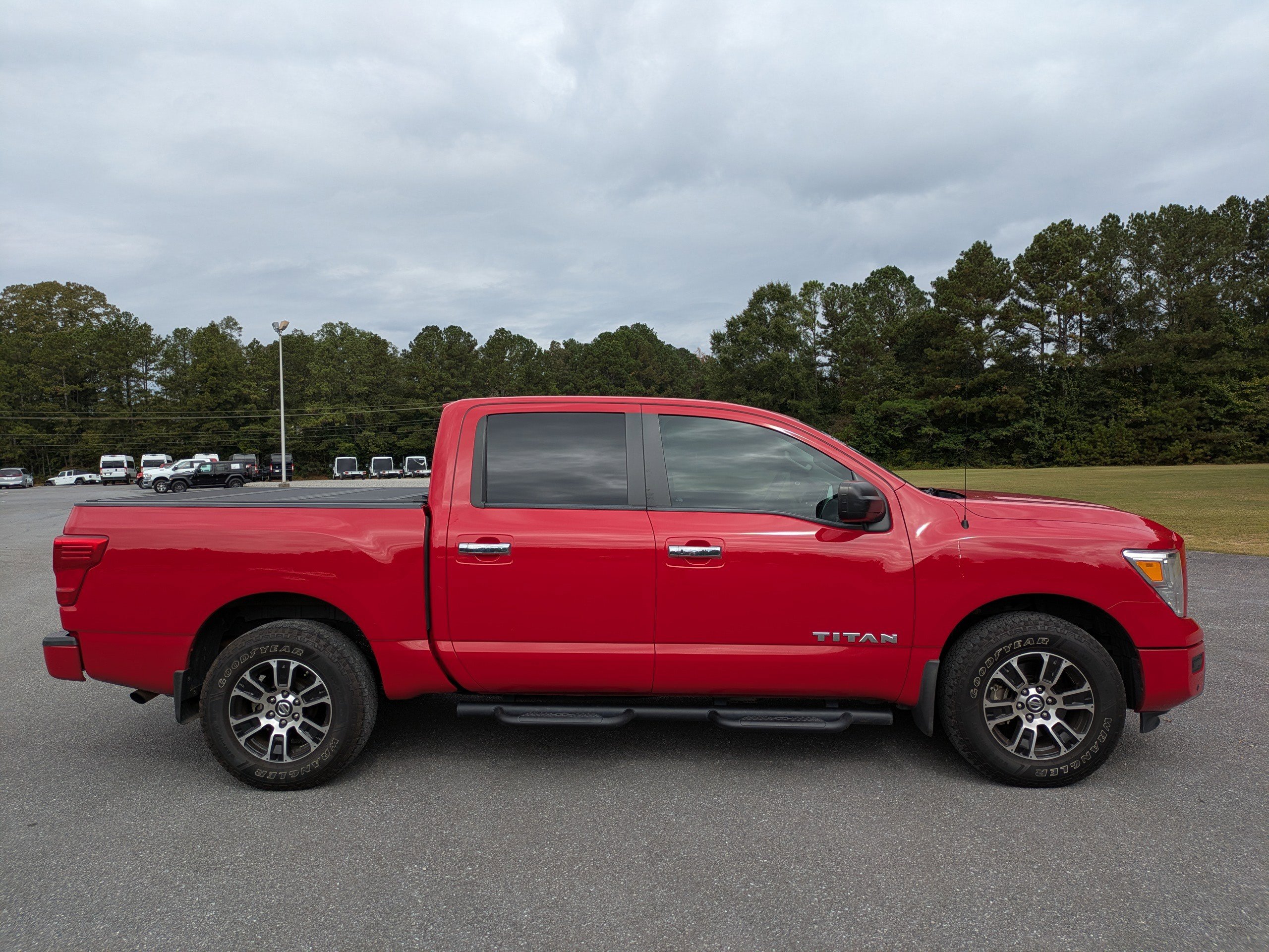 2021 Nissan Titan SV photo 2