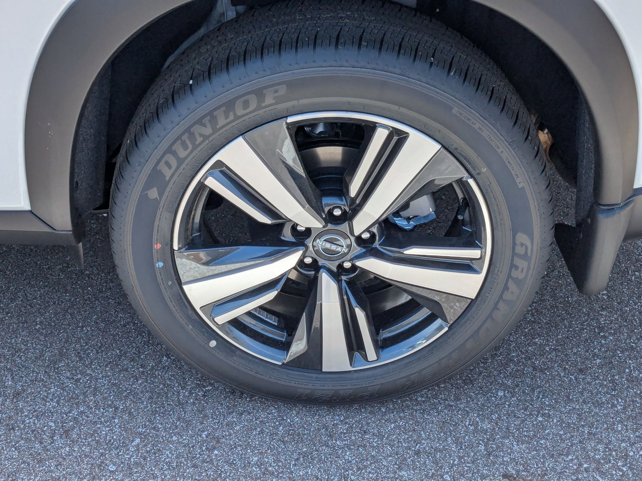 2025 Nissan Rogue SL photo 9