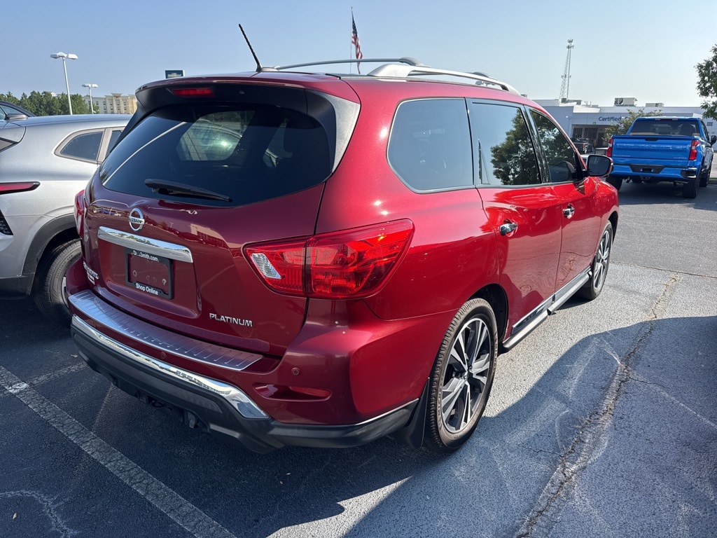 2018 Nissan Pathfinder Platinum photo 2