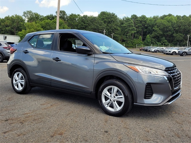 2025 Nissan Kicks Play S photo 2