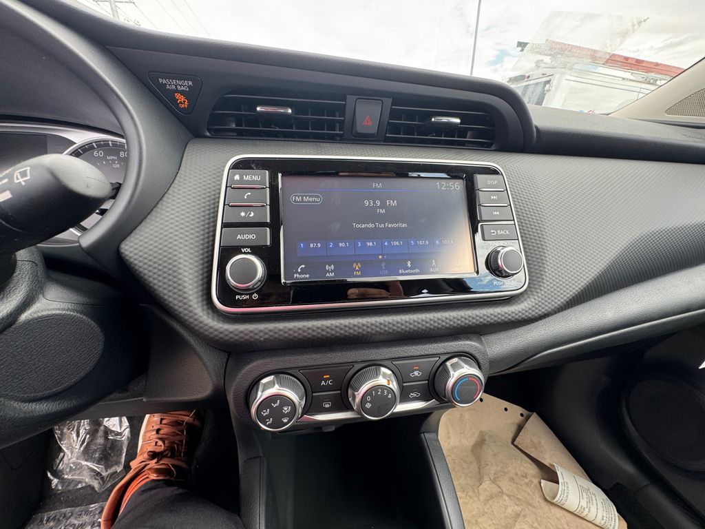 2025 Nissan Kicks Play S photo 11