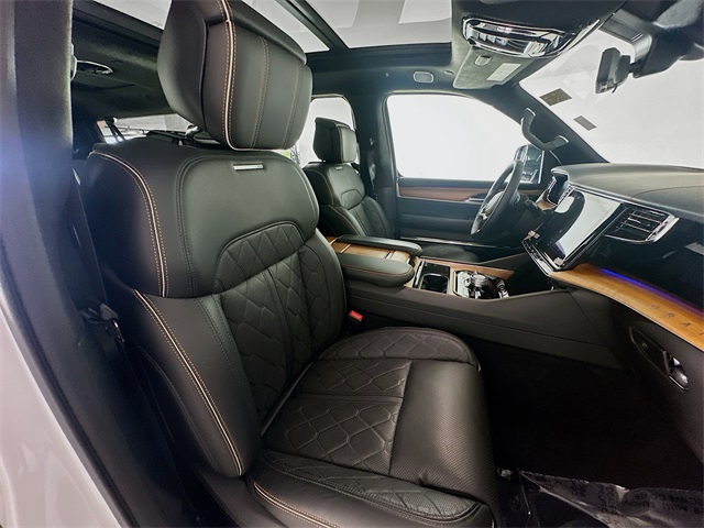 2024 Jeep Wagoneer L Series III photo 29