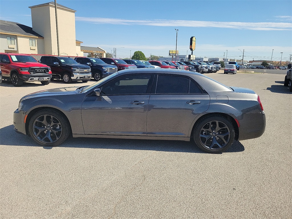 2023 Chrysler 300 S photo 2