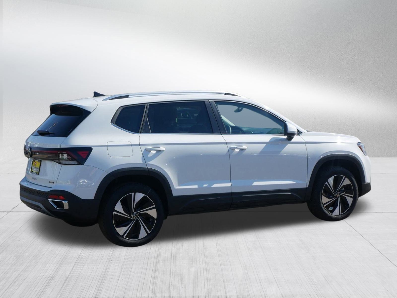 2025 Volkswagen Taos SE photo 4