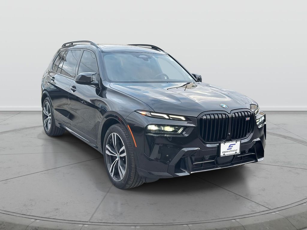 2025 BMW X7 M60i's photo