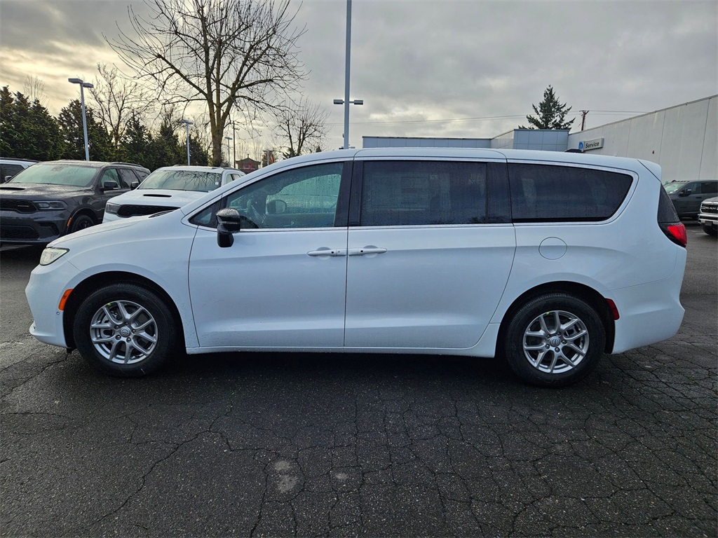 2026 Chrysler Pacifica photo 3