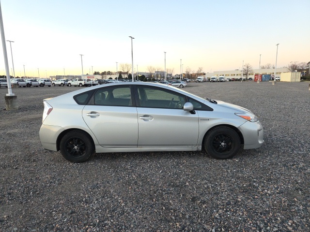 2014 Toyota Prius Four photo 4