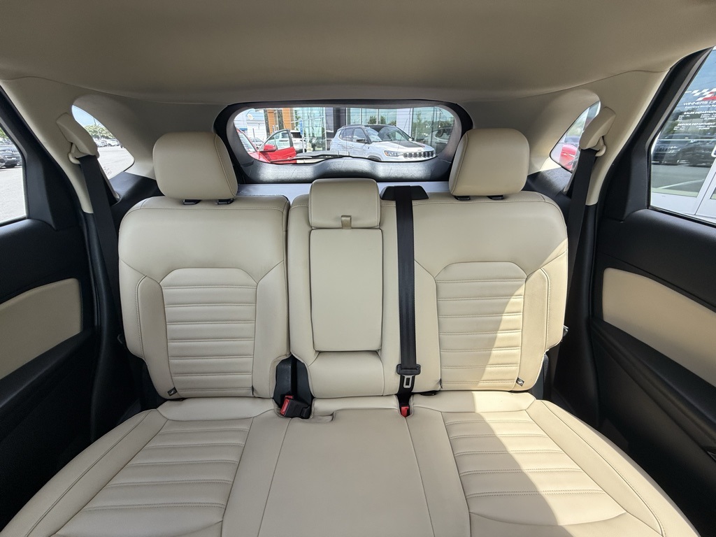 2020 Ford Edge SEL photo 26