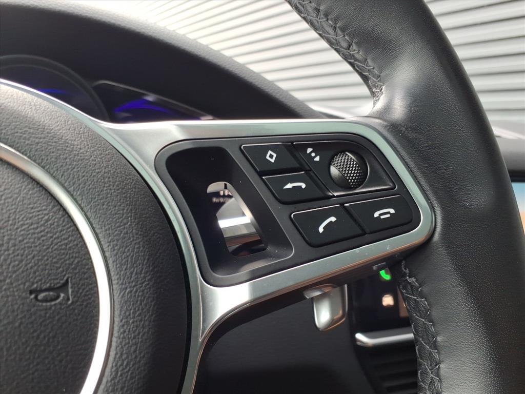 2023 Porsche Cayenne Platinum Edition photo 17