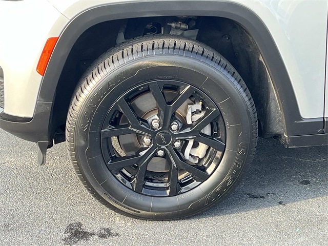 2024 Jeep Grand Cherokee Altitude photo 10