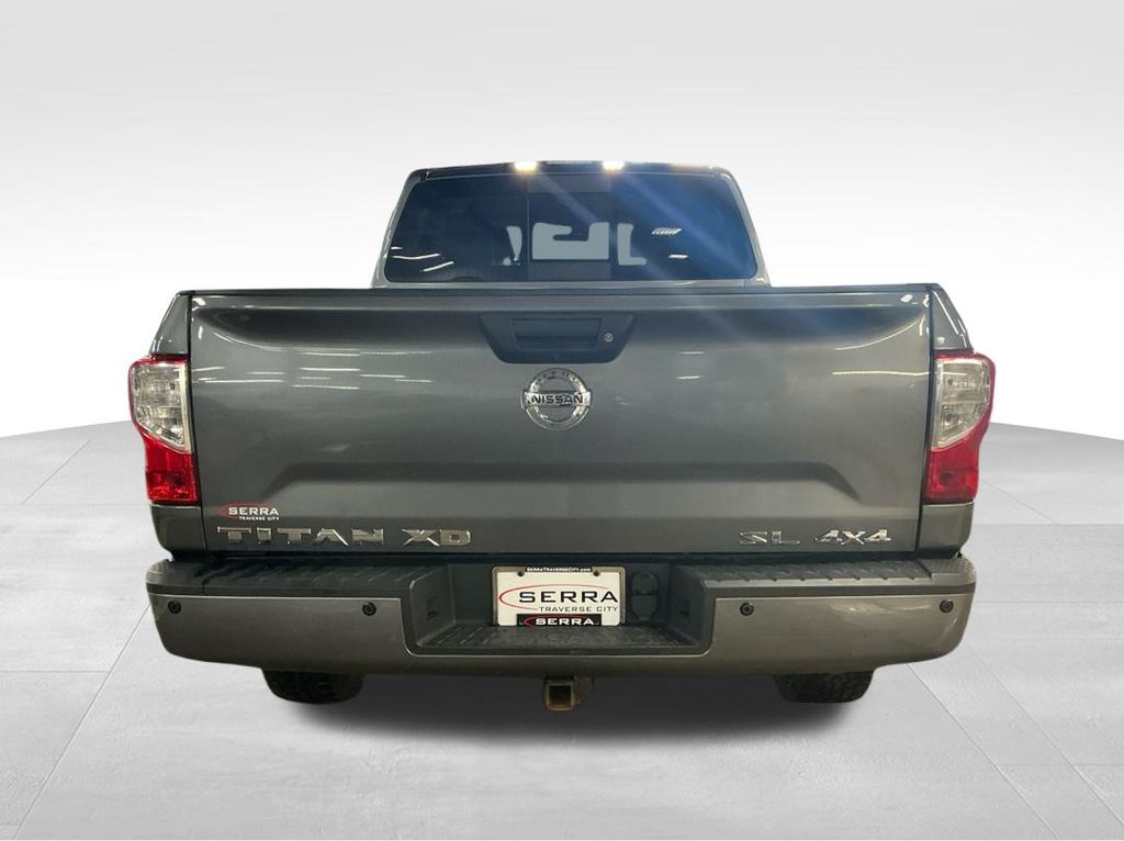 2017 Nissan Titan SL photo 3