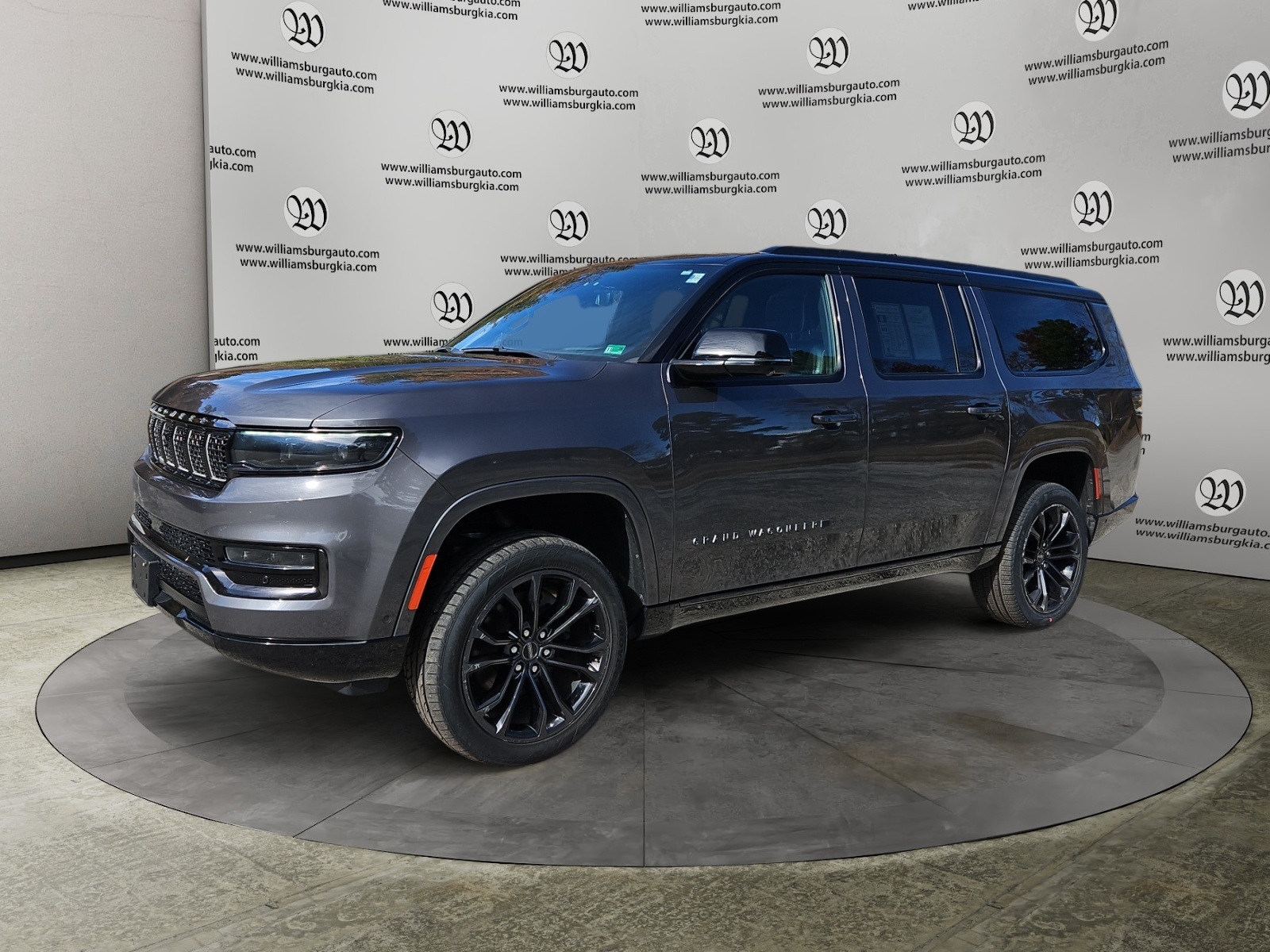 2024 Jeep Grand Wagoneer L Series II's photo