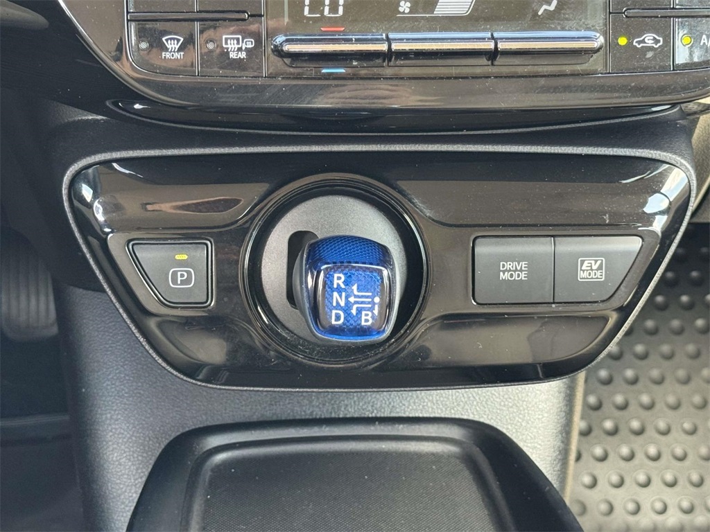 2021 Toyota Prius LE photo 21