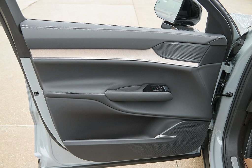 2025 VOLVO EX90 - Image 9