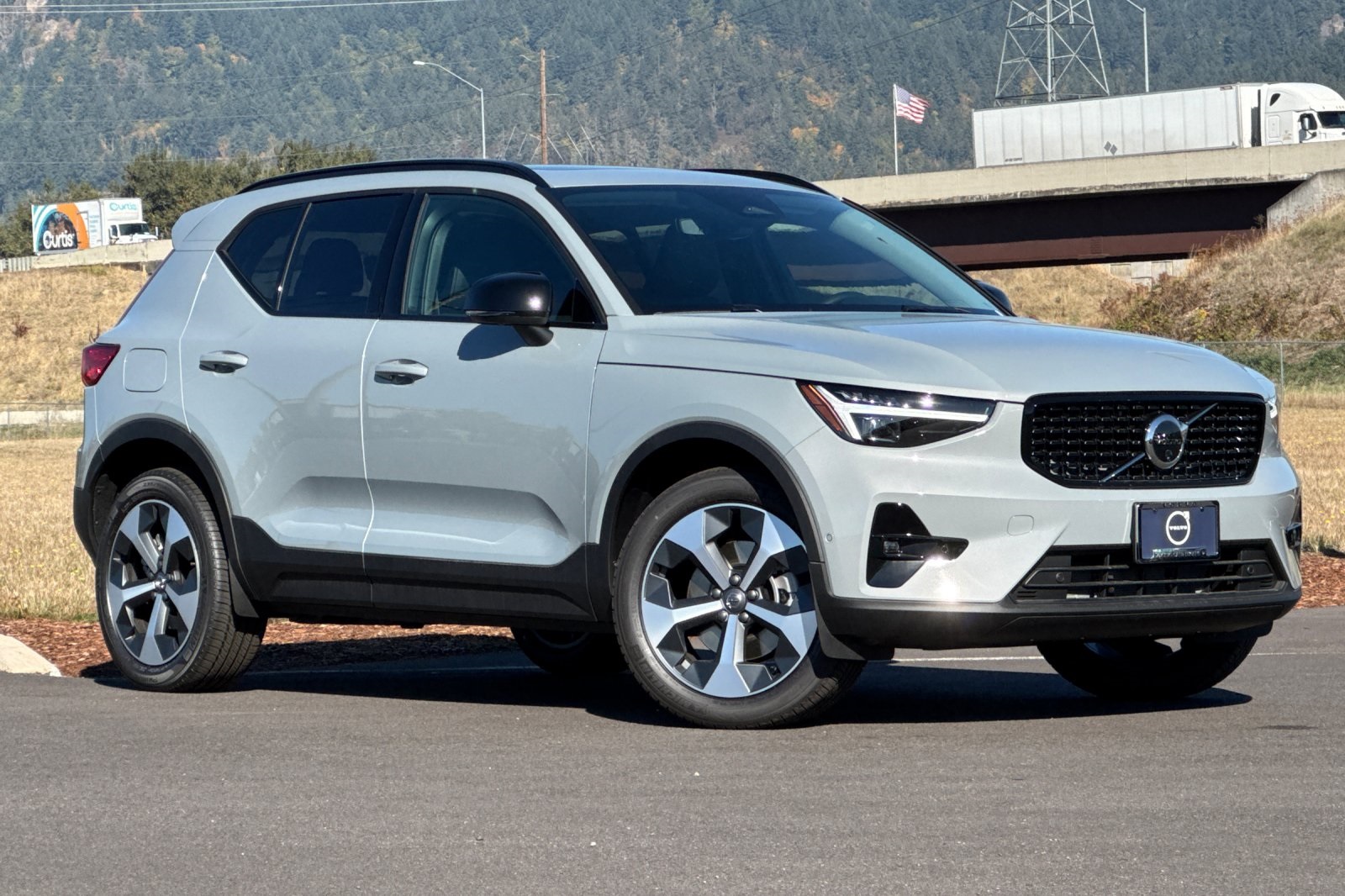2026 Volvo XC40 Plus's photo