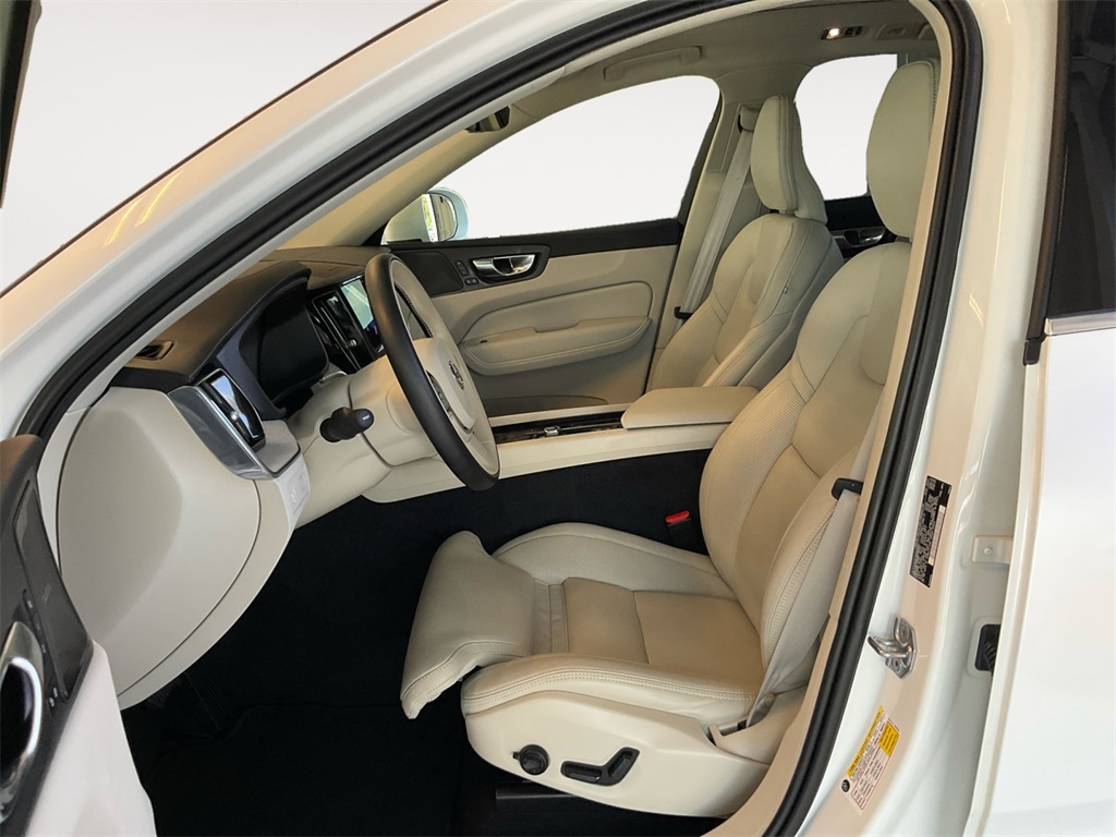 2021 Volvo XC60 T5 Inscription photo 9