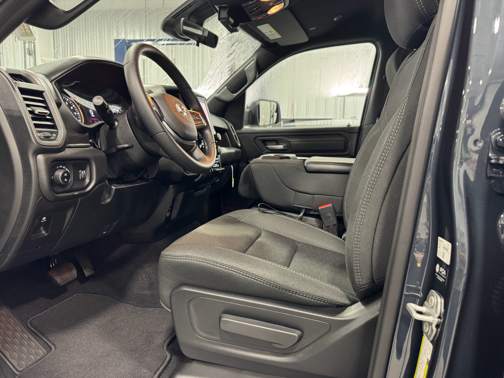 2025 Ram 1500 Tradesman photo 3