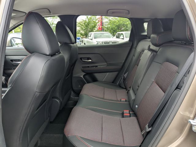 2025 Nissan Kicks SR photo 11