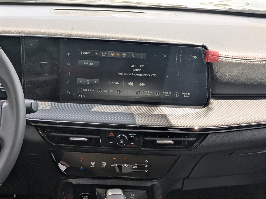 2025 Nissan Kicks SR photo 16