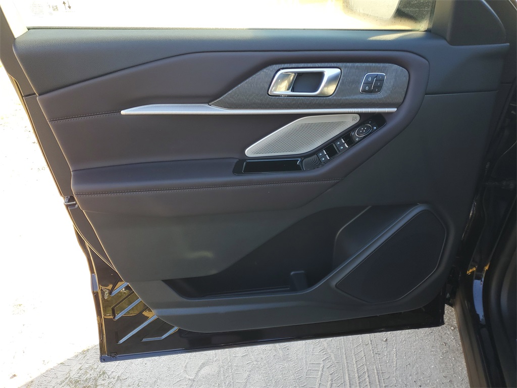 2026 Ford Explorer Platinum photo 4