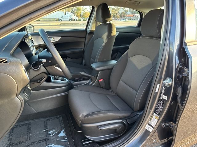 2023 Kia Forte LXS photo 4