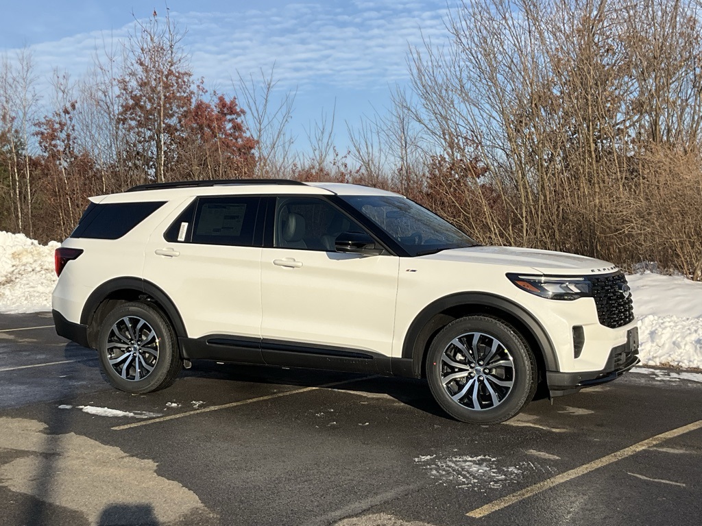 2026 Ford Explorer ST-LINE's photo