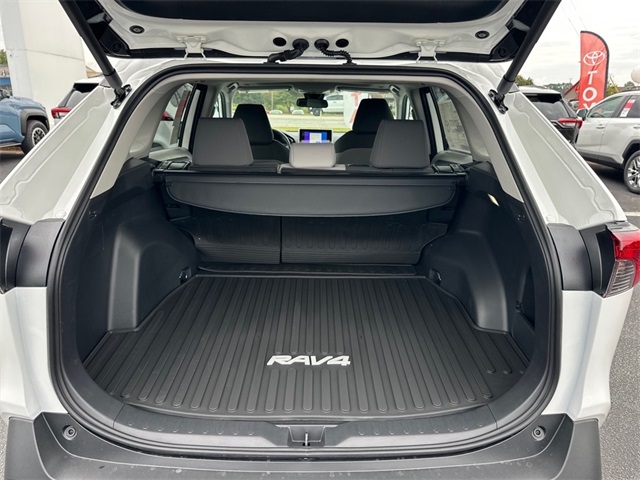 2025 Toyota RAV4 XLE photo 3