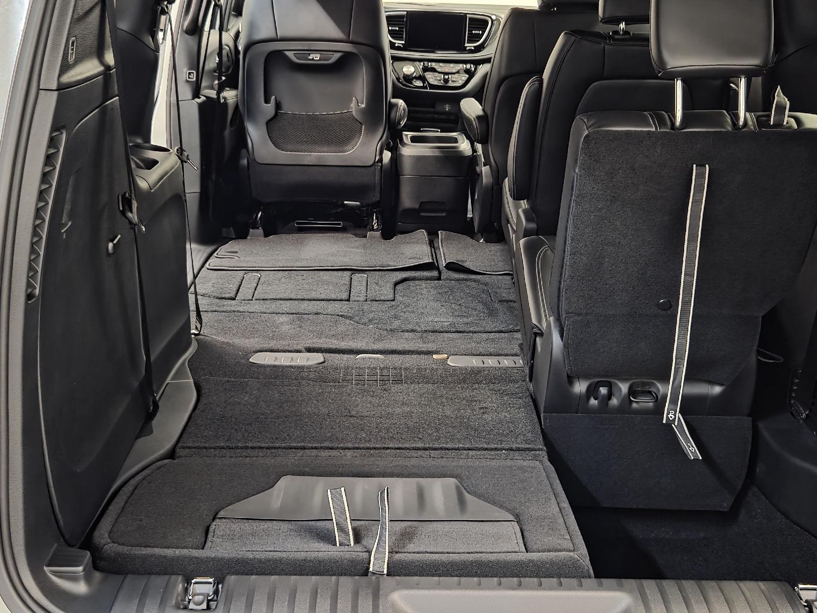 2026 Chrysler Pacifica photo 49