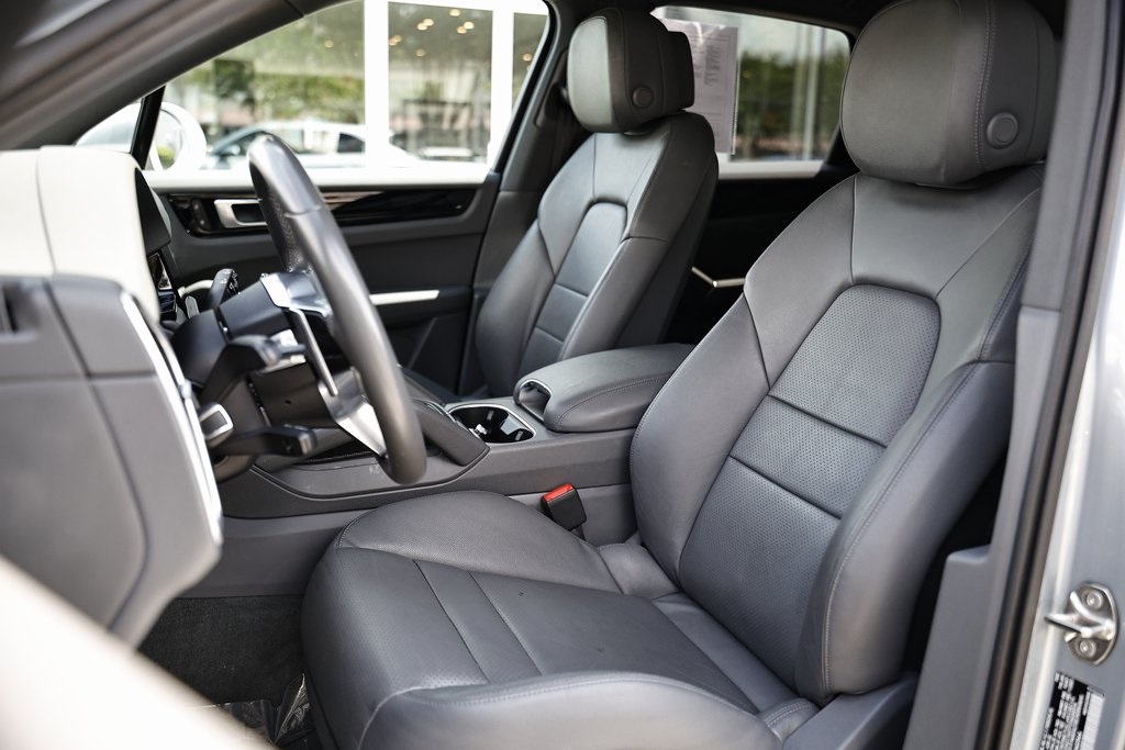 2022 Porsche Cayenne Base photo 5